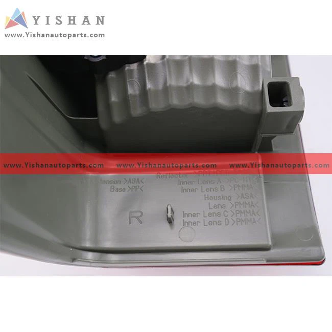 8)8-98222281-JL  8982222810  TAIL LAMP ASM R（LED)RED   DMAX2015